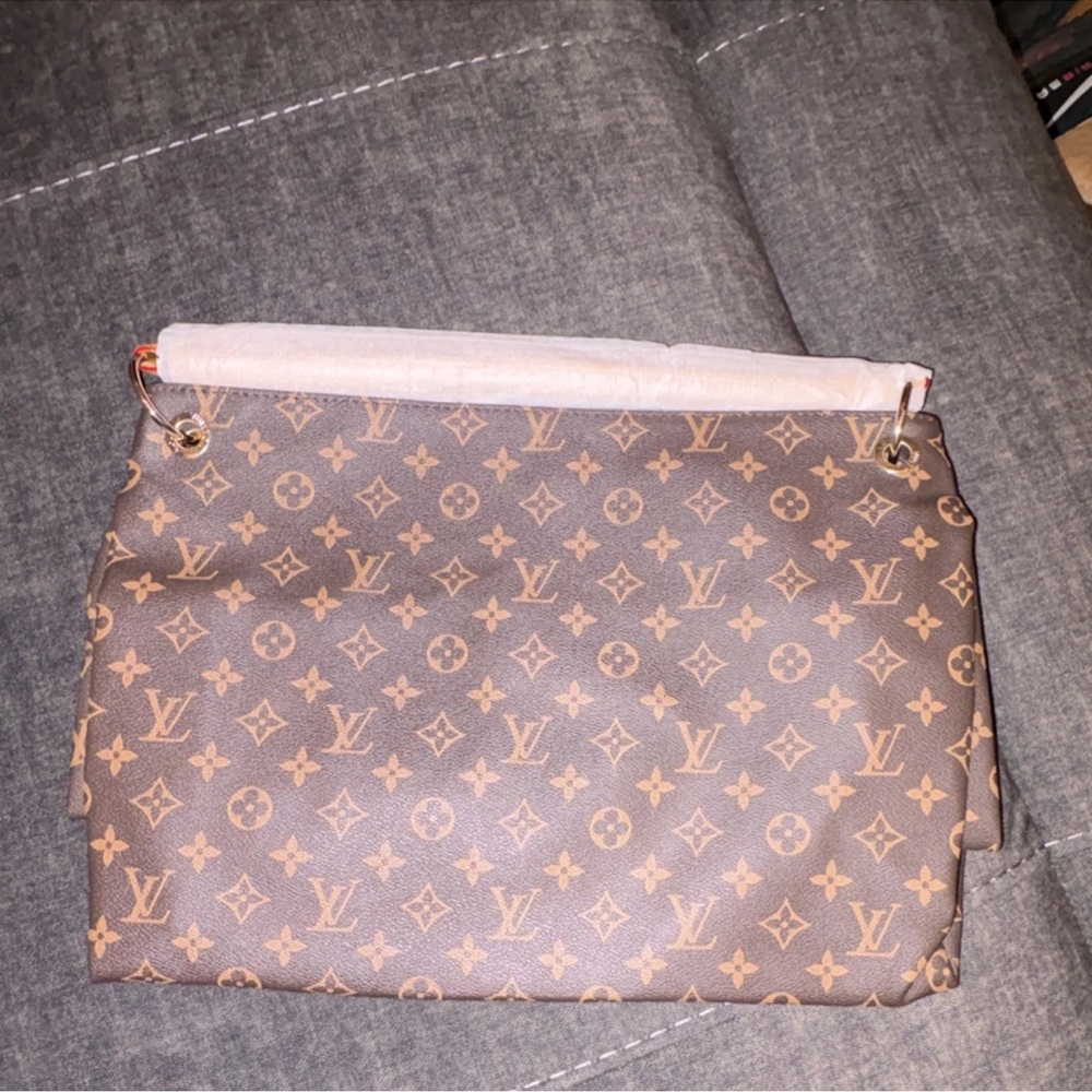 Louis Vuitton Tan Monogram Clutch - Picture 5 of 5